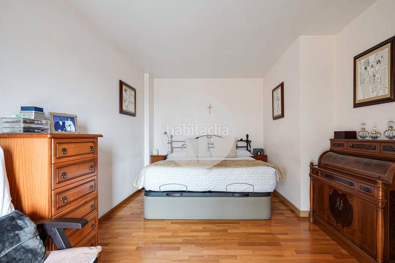 Foto 6a84bcd8-9d32-42c0-88da-1d061d2a5b3b. Casa amb calefacció aparcament piscina a Torrent Ballester Viladecans