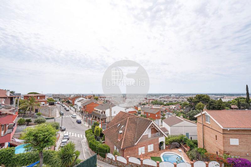 Foto 71bdc516-3593-4d51-8ff2-b5f9d999b5d0. Casa amb calefacció aparcament piscina a Torrent Ballester Viladecans