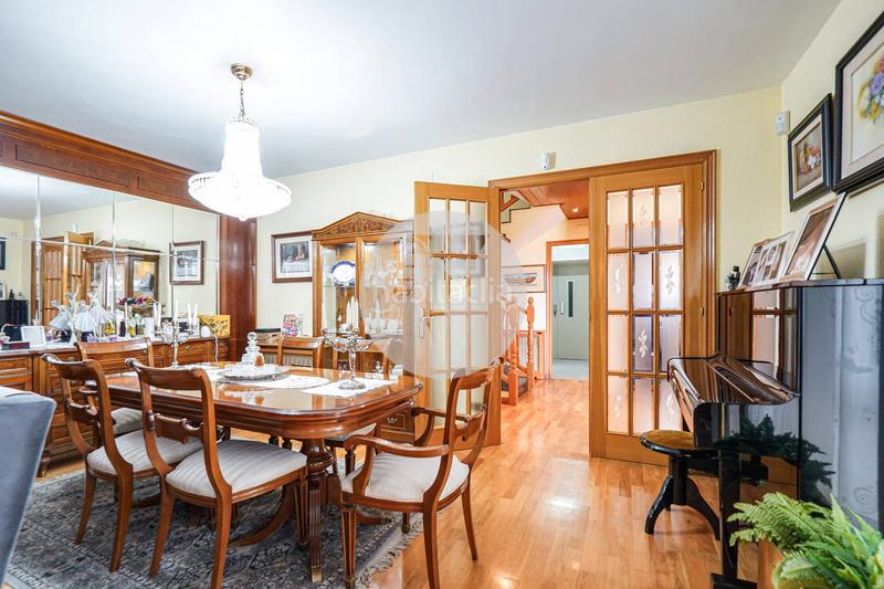 Foto 8053700c-1990-4553-b20a-a0e7df87df39. Casa amb calefacció aparcament piscina a Torrent Ballester Viladecans