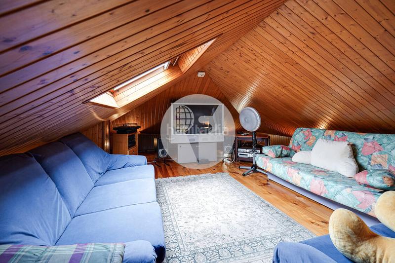 Foto 893a0a88-eeaf-4619-909c-7b44f84de566. Casa amb calefacció aparcament piscina a Torrent Ballester Viladecans