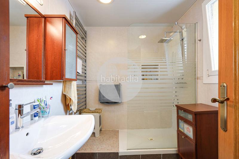 Foto 8a0504ff-e4d1-4f7c-9a4c-853021495ff9. Casa amb calefacció aparcament piscina a Torrent Ballester Viladecans