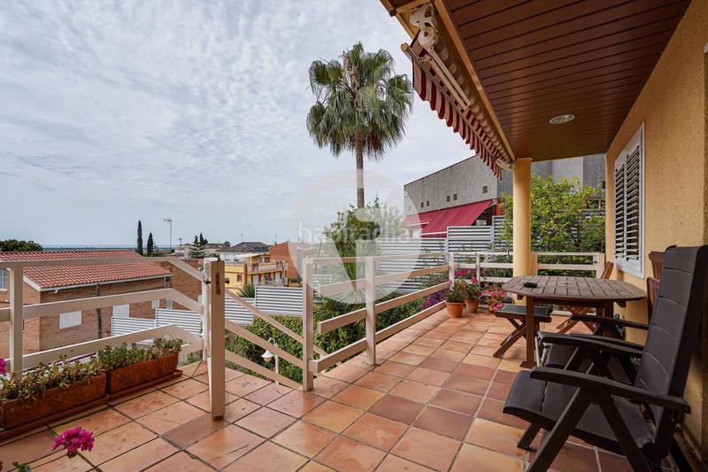 Foto 8acb932b-f391-429d-b8e0-efcbf869e907. Casa amb calefacció aparcament piscina a Torrent Ballester Viladecans