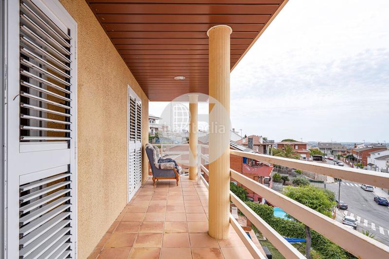 Foto 8acded81-14c6-470d-93e3-ea05c9e85a40. Casa amb calefacció aparcament piscina a Torrent Ballester Viladecans