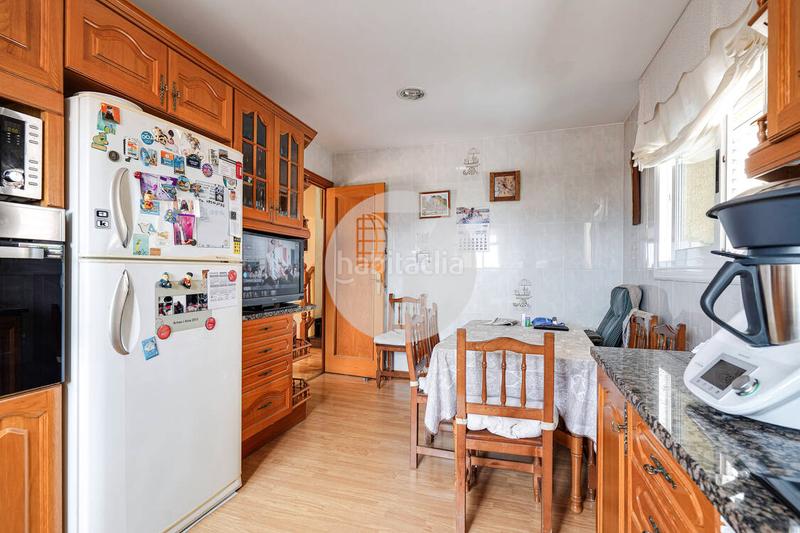 Foto 8c5adbf7-f115-461e-ab0d-9b61a58bcca4. Casa amb calefacció aparcament piscina a Torrent Ballester Viladecans