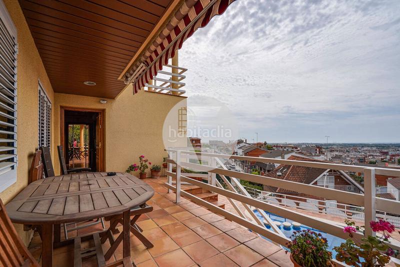 Foto 9132cd4d-c71f-4ca1-bab5-cbd77c0109c6. Casa amb calefacció aparcament piscina a Torrent Ballester Viladecans