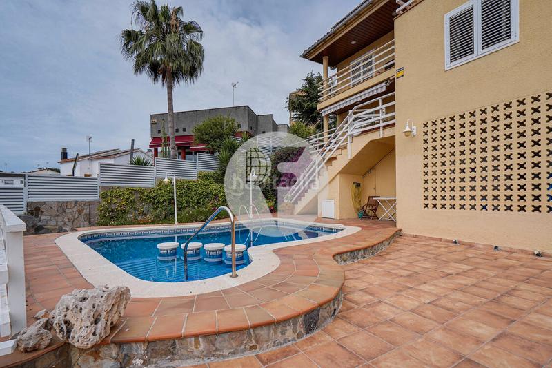 Foto 9f844f99-2be2-45f3-a44c-10dbceb4b206. Casa amb calefacció aparcament piscina a Torrent Ballester Viladecans