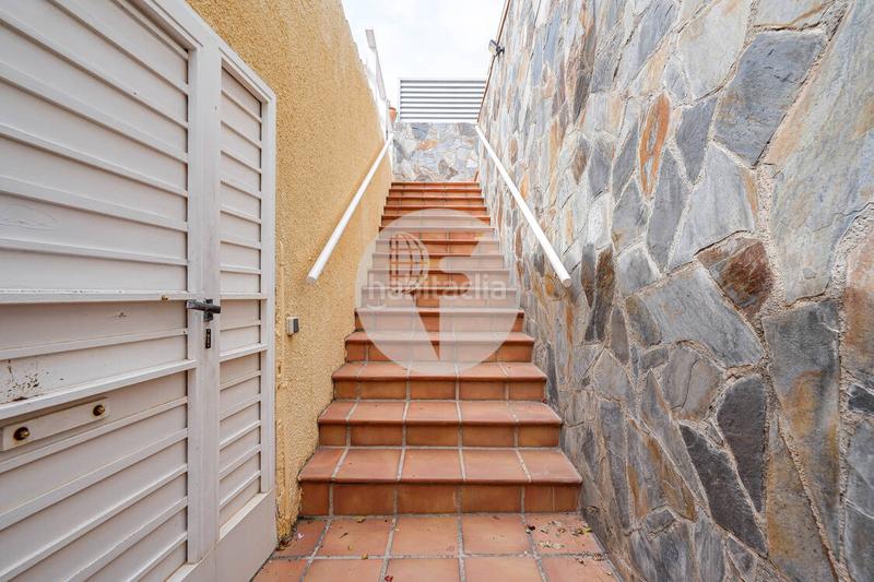 Foto acde7d15-2061-4929-8a9b-c541d03e3f7b. Casa amb calefacció aparcament piscina a Torrent Ballester Viladecans