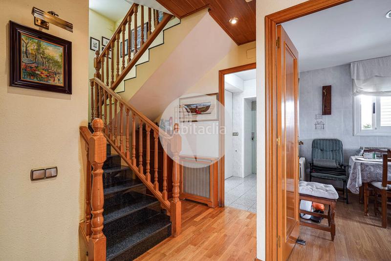 Foto b42e923d-ec96-4934-88eb-75308f49cb5e. Casa amb calefacció aparcament piscina a Torrent Ballester Viladecans