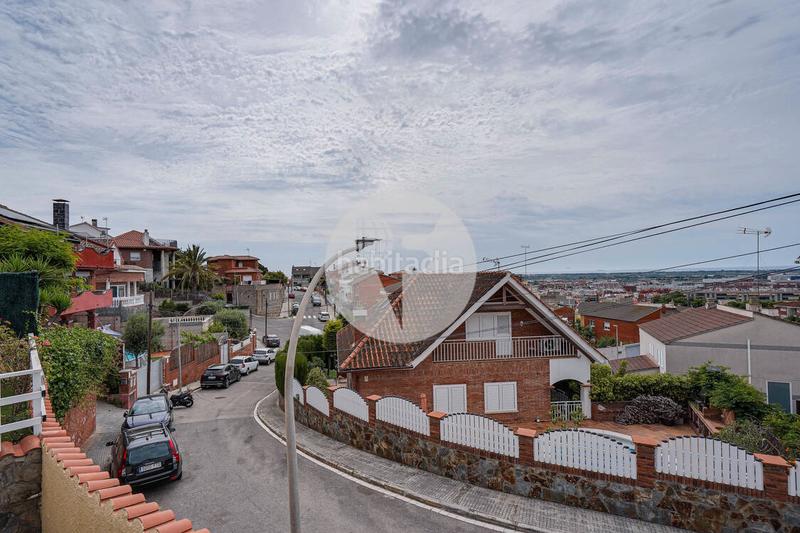 Foto d1abbc76-a1cc-44b2-ac63-25a1557ca027. Casa amb calefacció aparcament piscina a Torrent Ballester Viladecans