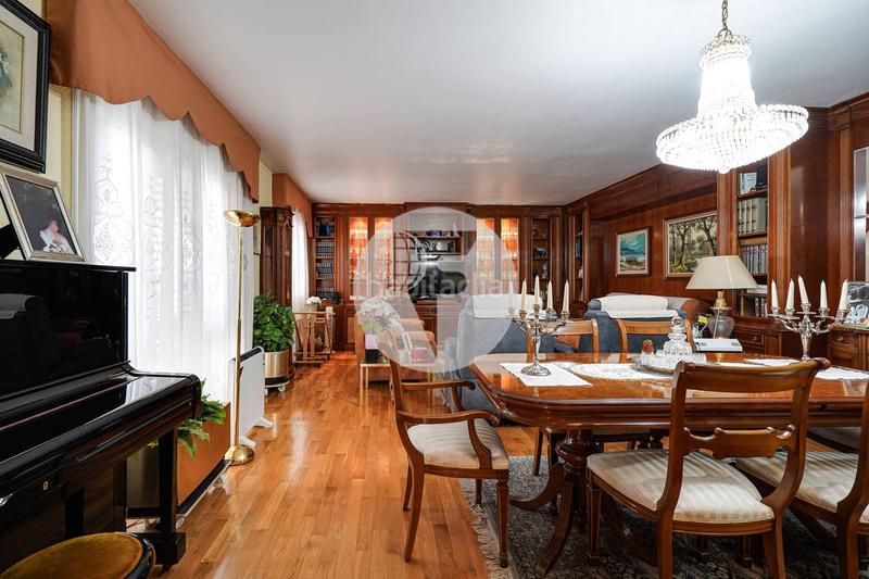 Foto db529945-f1fd-4f13-b004-849d88f50a43. Casa amb calefacció aparcament piscina a Torrent Ballester Viladecans