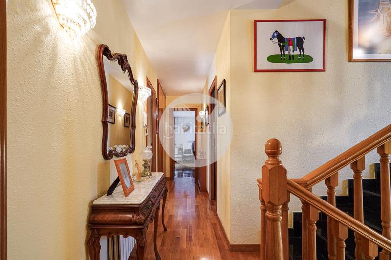 Foto ee3c838a-add5-4717-a656-810b79d44a7d. Casa amb calefacció aparcament piscina a Torrent Ballester Viladecans