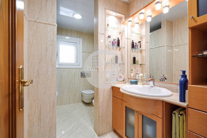 Foto f0b036c8-9b98-4167-87a5-a472b8082616. Casa amb calefacció aparcament piscina a Torrent Ballester Viladecans