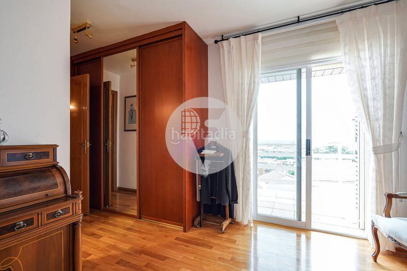 Foto fccfcb48-517b-4e92-b546-dc223535e8c0. Casa amb calefacció aparcament piscina a Torrent Ballester Viladecans