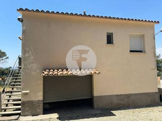 Lloguer Casa a Vilanova del Vallès. Casa con terreno amplio y dos plantasse alquila casa con un terr