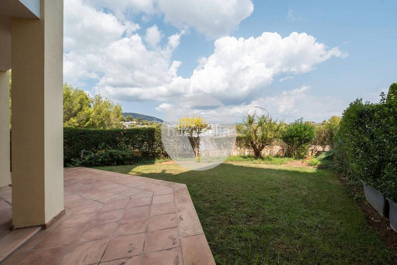 Foto 399a071f-67b5-4618-b08e-bc8db374ec5a. Piso apartamento con jardín privado en sa vinya, bendinat en Calvià