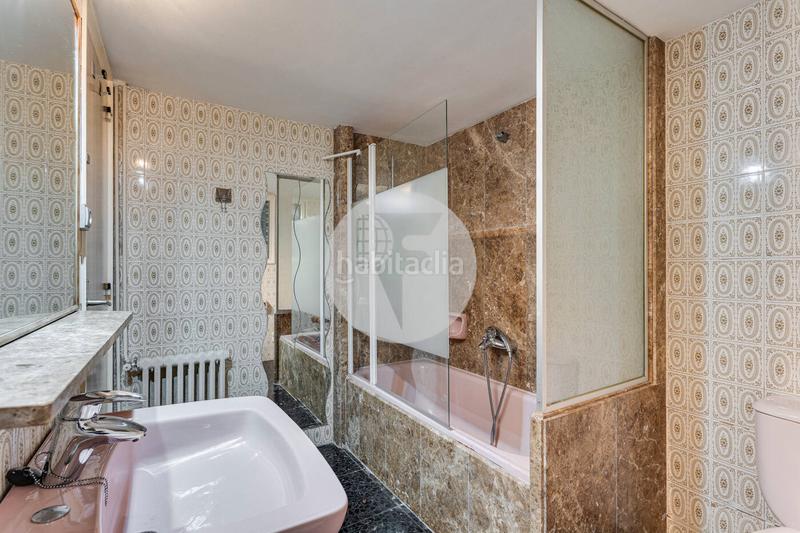 Foto 4a6f821d-ecfa-4b36-9219-d8a9d69eda5f. Piso fantástico piso en la pl. adria en pleno corazón del barrio exclusivo de sant gervasigalvany, . en Barcelona