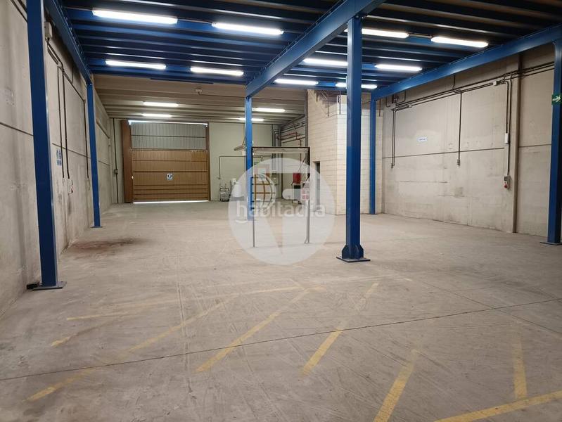 Foto 59b486f9-6be0-4375-bc11-cc28225e57f6. Location bâtiment à usage industriel dans Almeda - El Corte Inglés Cornellà de Llobregat