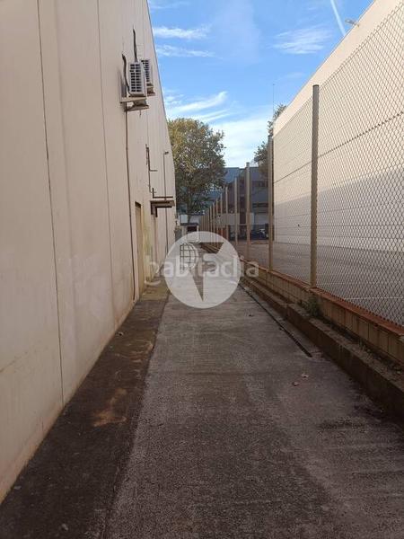 Foto df3bb6f1-a37a-479d-915b-cf9810c72508. Location bâtiment à usage industriel dans Almeda - El Corte Inglés Cornellà de Llobregat