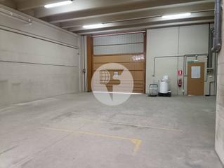 Lloguer Nau industrial a Almeda - El Corte Inglés. Nave industrial en alquiler situada en el polígono industrial de