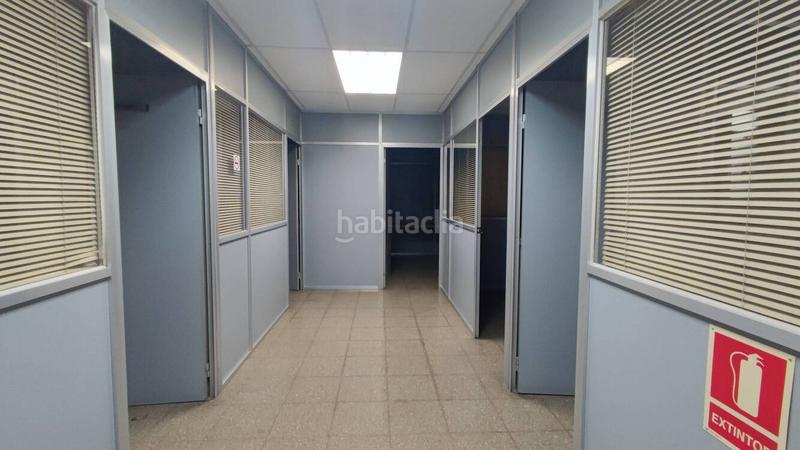 Foto 58461fe1-745f-428d-82b7-cbb12d3feed8. Alquiler nave industrial ubicada en el polígono industrial Gràciasud con fachada a tres calles y excelente visibilidad la planta baja cuenta co en Sabadell