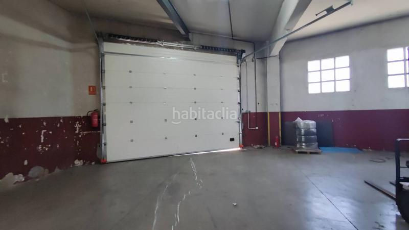 Foto db5d0a06-4160-46bd-a05e-9311f4c0bcee. Alquiler nave industrial ubicada en el polígono industrial Gràciasud con fachada a tres calles y excelente visibilidad la planta baja cuenta co en Sabadell