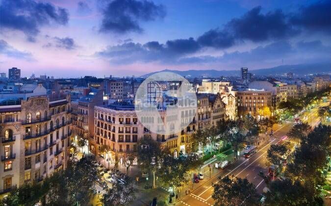 Foto f125a498-c073-4d4d-a622-0e0745e3c057. Local comercial a Dreta de l´Eixample Barcelona