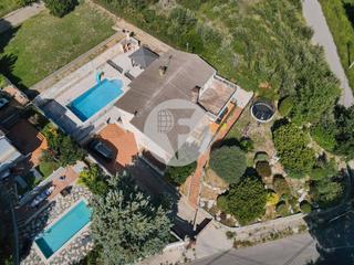 Casa a Caldes de Montbui. Exclusiva casa independiente con piscina y gran parcela en can v
