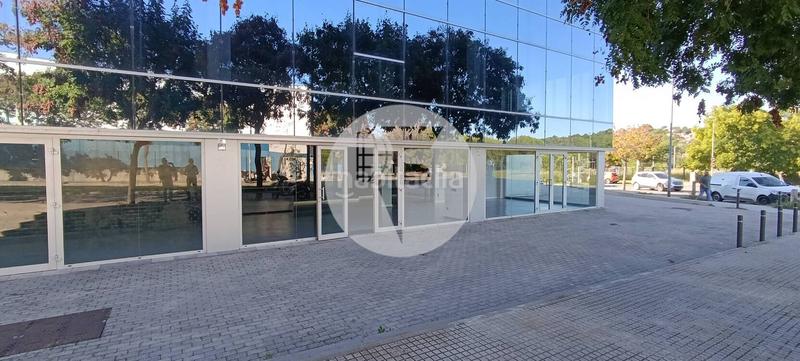 Foto 966bded8-6aa0-49bc-9ed9-4e66317ddb80. Local comercial a Les Fonts Terrassa