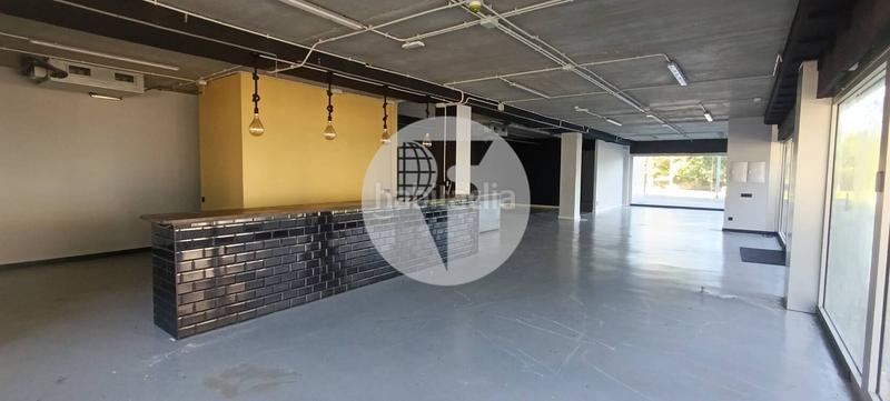 Foto b585526d-de75-4b89-b6ab-887aab9ab23b. Local comercial a Les Fonts Terrassa