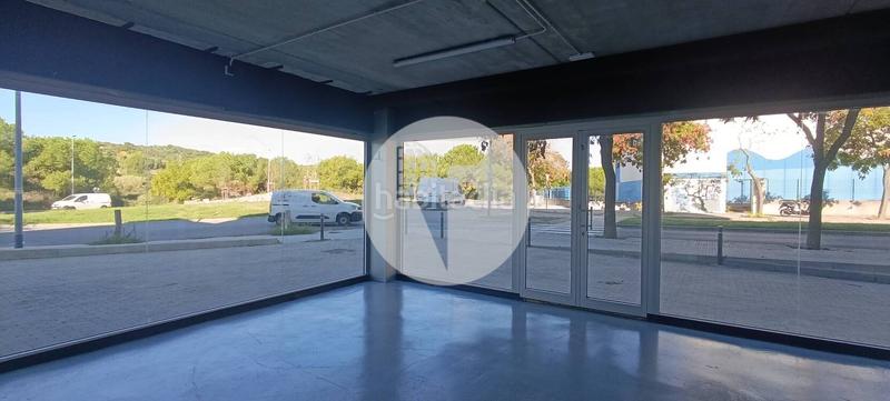 Foto d7d89e1b-e2fc-4c4f-9c1b-cc1cb5cf5e14. Local comercial a Les Fonts Terrassa