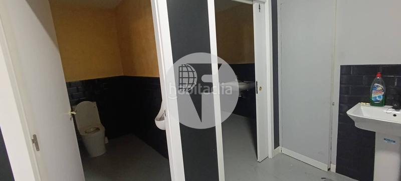 Foto 425b9caa-054a-4435-875a-3a7e055cc6aa. Alquiler local comercial amplio local comercial en esquina en alquiler 464m con gran visibilidad en Terrassa