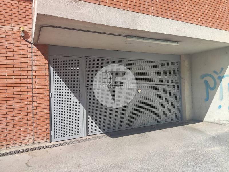 Foto 30f99fd6-2ad2-441f-a8da-c04aefd85b8d. Parking voiture dans Riera Seca Mollet del Vallès