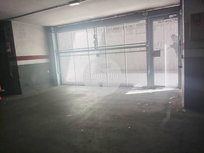 Foto d8949716-7168-43da-8b43-bb4fb67752d0. Parking voiture dans Riera Seca Mollet del Vallès