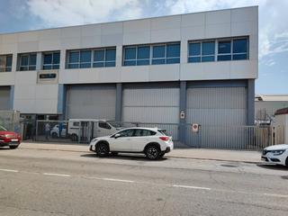 Lloguer Nau industrial a El Pla. Se alquila nave industrial adosada en el polígono el pla de sant