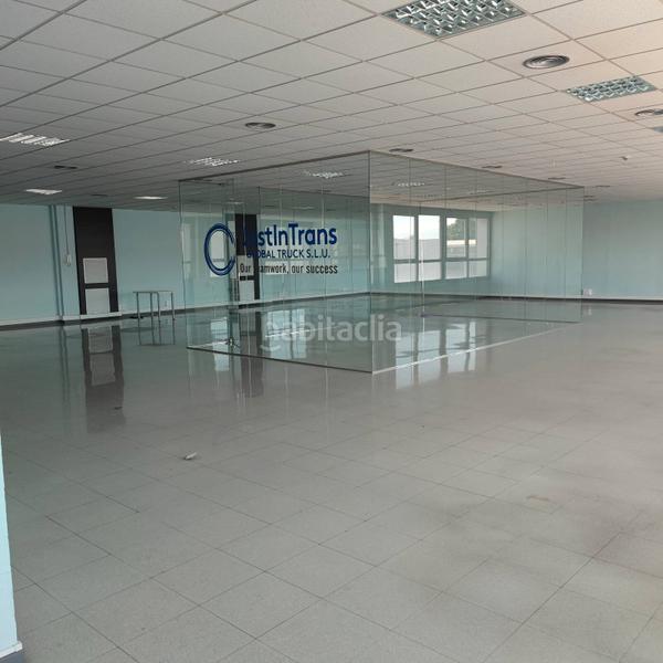 Foto f505a4ab-a4b9-4771-a0f9-34fb6c8f44fb. Rent industrial building in El Pla Sant Feliu de Llobregat