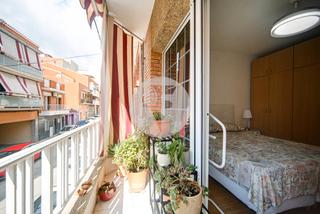 Etagenwohnung in Diagonal-Colomeres. Espacioso y luminoso piso con doble balcón en finca tranquila  z