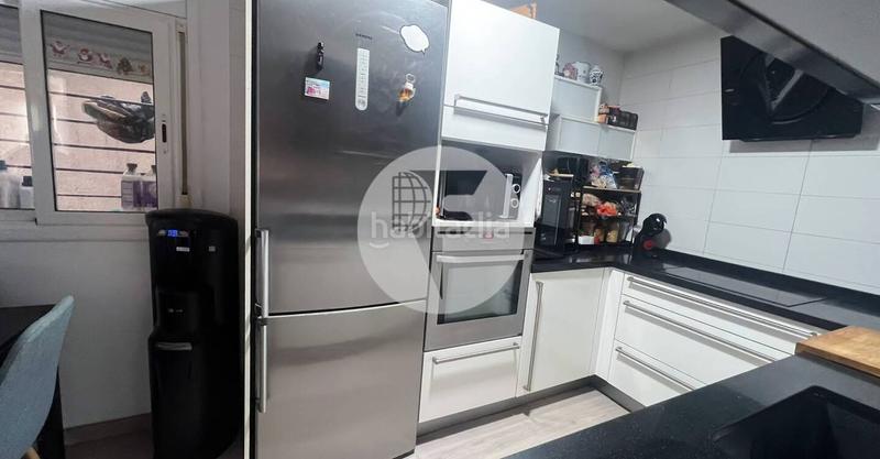 Foto 050498b5-fcd2-4571-b80e-610a30d0c3d7. Piso  completamente renovado con un diseño moderno y sofisticado en Montcada i Reixac