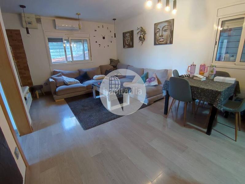 Foto 6ba6622d-bf3d-4b2d-8020-67f99360972d. Piso  completamente renovado con un diseño moderno y sofisticado en Montcada i Reixac