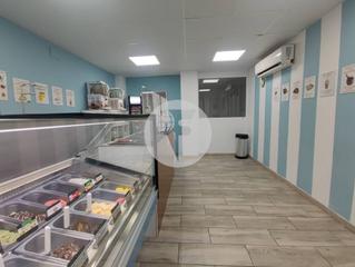 Local Comercial a El Parc i la Llacuna del Poblenou. Se ofrece amplio local comercial de 95m en planta baja, ubicado