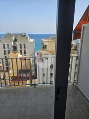 Lloguer Pis a Centre. Descubre esta luminosa vivienda exterior situada en una zona tra