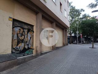Lloguer Local Comercial a Hostafrancs. Se alquila local comercial de 81 m en planta baja, ubicado a esc