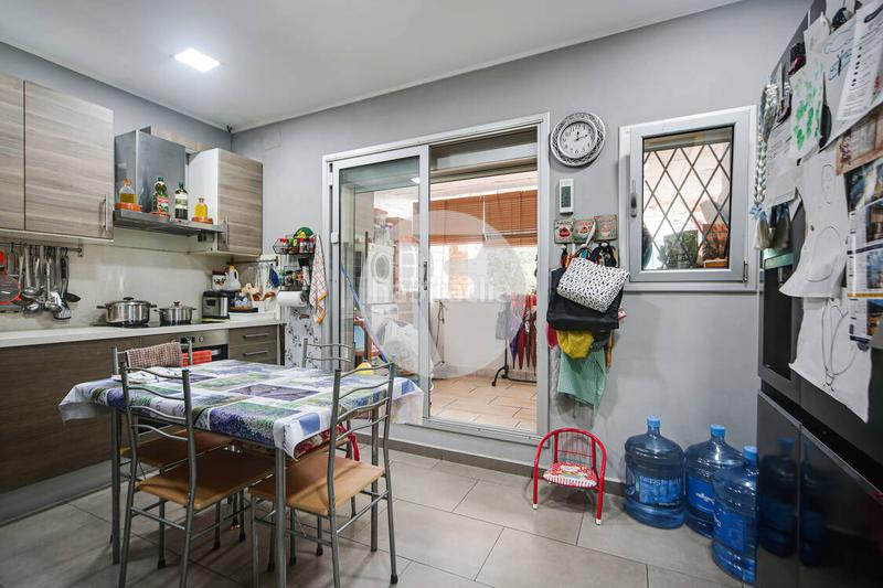 Foto 03179b1e-1b9c-4c1b-b482-e5b302a2eaf6. Planta baja oportunidad única zona bòbiles diagonal colomeres! en Gavà