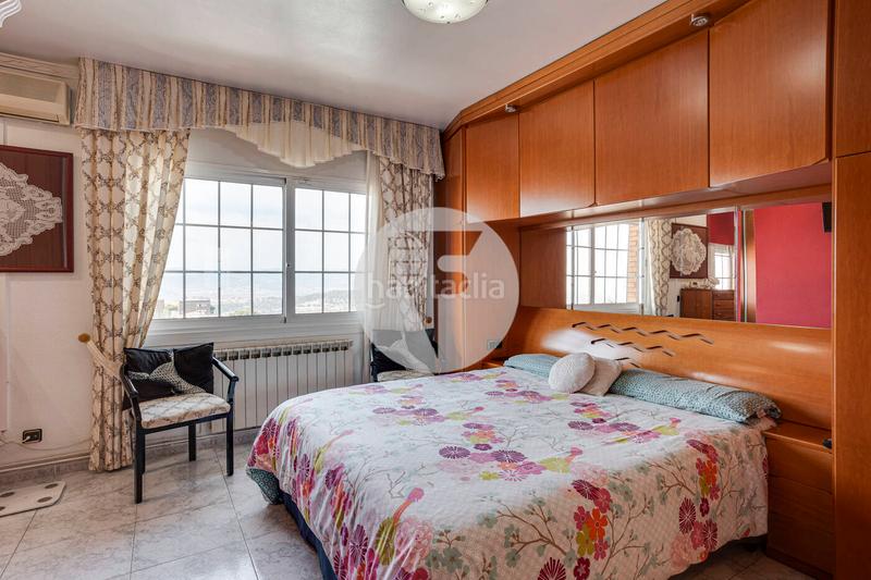 Foto 139b2876-85eb-407c-8172-7f7c65241a65. House with heating parking pool in La Miranda Esplugues de Llobregat