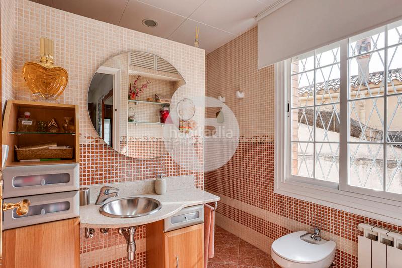 Foto 28e9fad3-573f-4972-87ed-ca47d2546f69. House with heating parking pool in La Miranda Esplugues de Llobregat