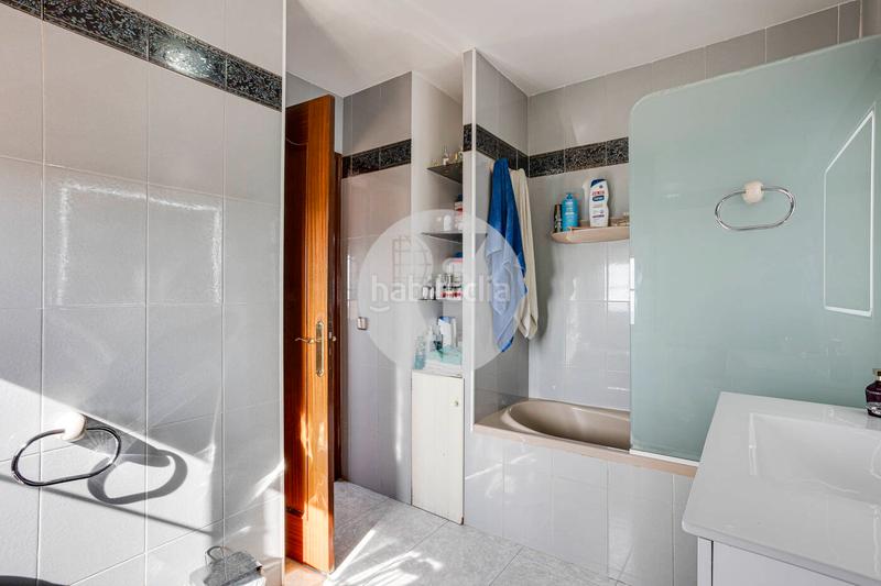 Foto 3a1b1482-c101-4274-a743-bd71036de1f4. House with heating parking pool in La Miranda Esplugues de Llobregat