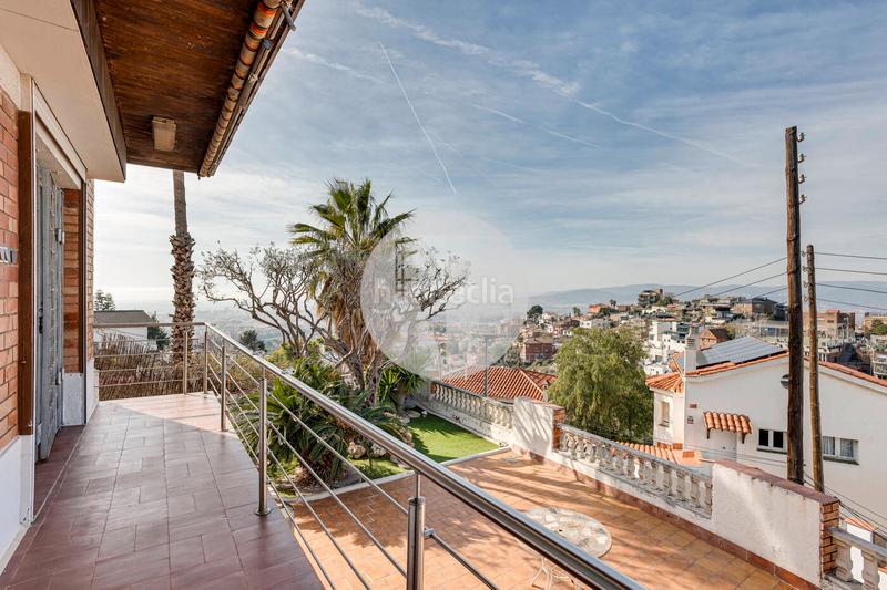 Foto b440eb5b-97ee-4a9b-8c57-77cb43ceefe1. House with heating parking pool in La Miranda Esplugues de Llobregat