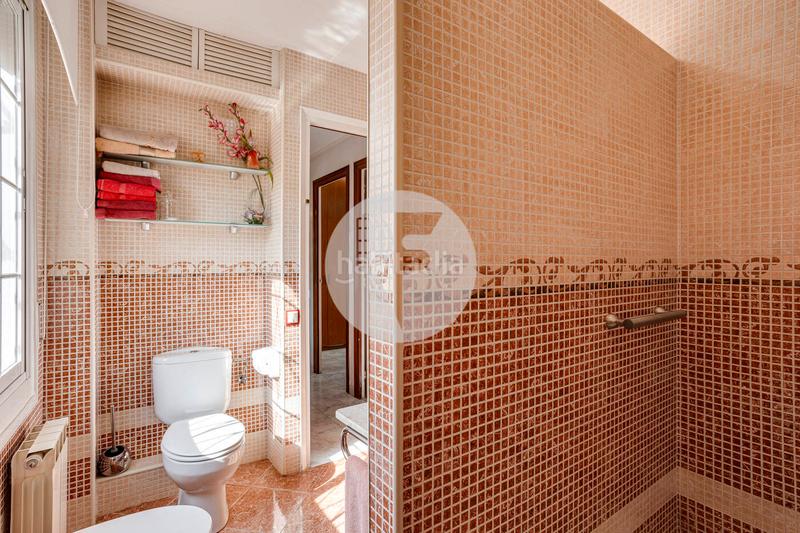 Foto bdb0a9bf-95b5-4dda-b412-af128838409a. House with heating parking pool in La Miranda Esplugues de Llobregat
