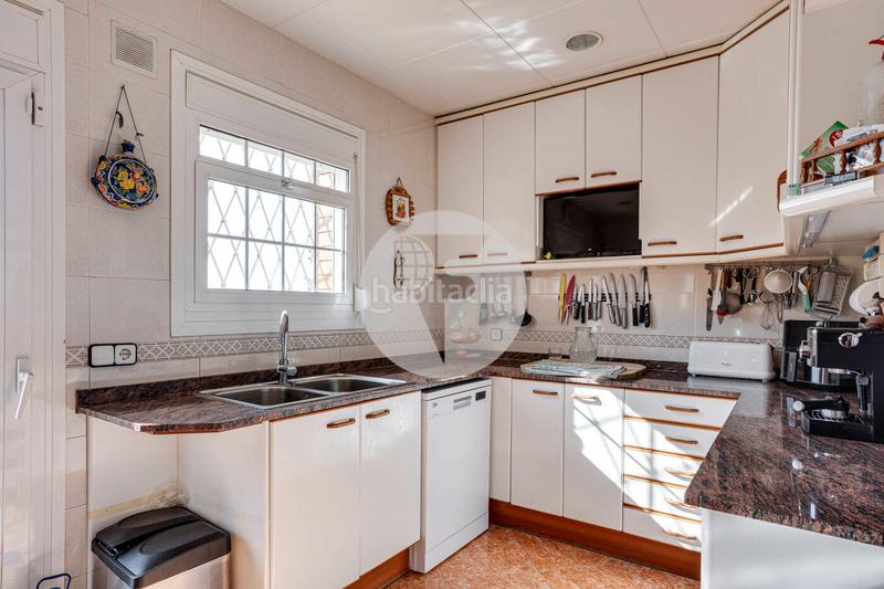 Foto c26b6e99-dc2f-4a69-a250-1609fdf4db70. House with heating parking pool in La Miranda Esplugues de Llobregat