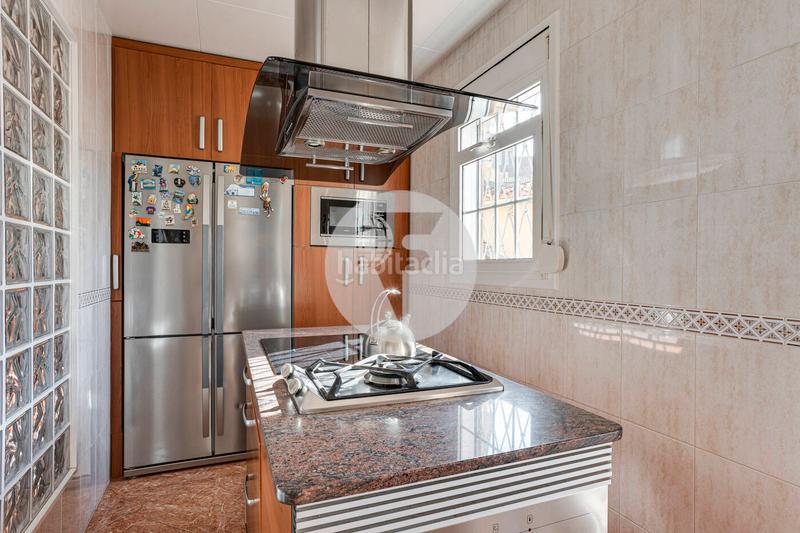 Foto db22f7a4-d4d9-4e85-8bf8-200907068eef. House with heating parking pool in La Miranda Esplugues de Llobregat