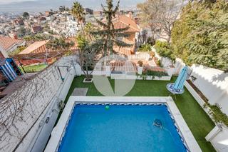 Maison à La Miranda. Casa con jardin y piscina en la miranda